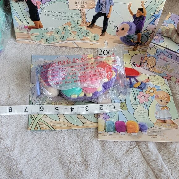 VTG 2000 Precious Moments Enesco Fun Club Box w/ Catepillar Plushes & Figurine - Picture 10 of 15